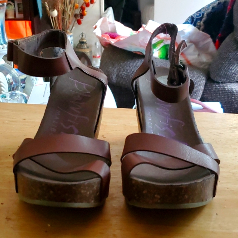 Women's shoes